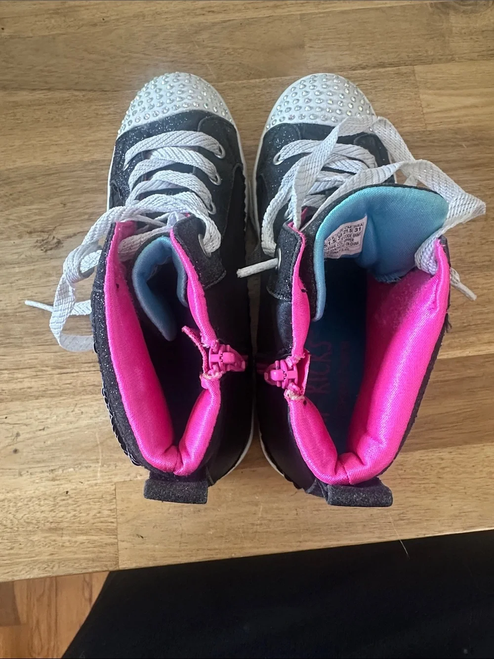 SKECHERS flip kicks sneakers